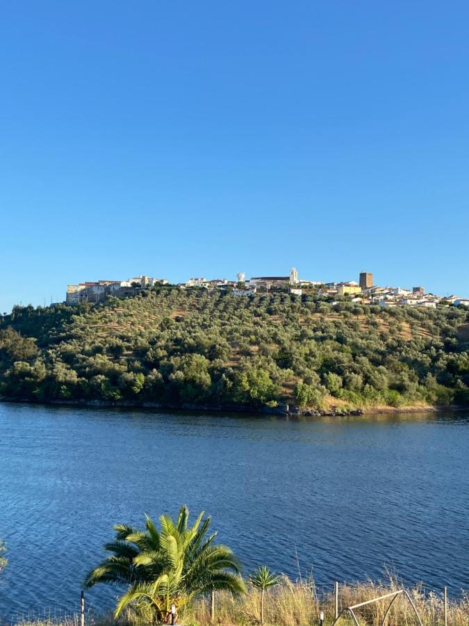 Montes De Charme Panzió Avis Kültér fotó