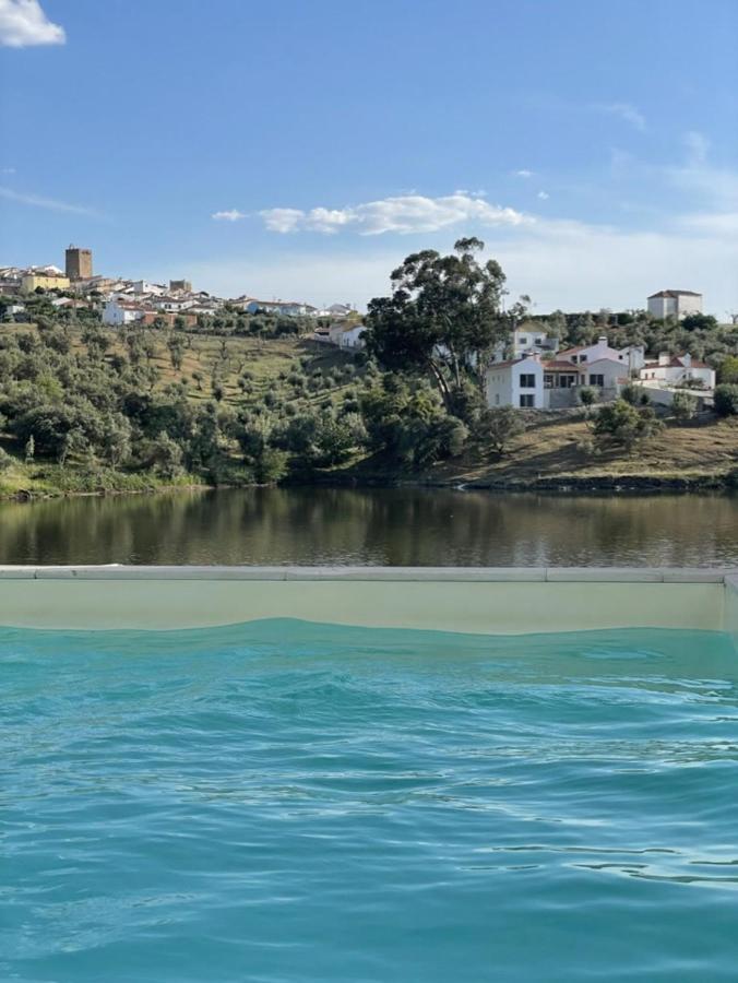 Montes De Charme Panzió Avis Kültér fotó