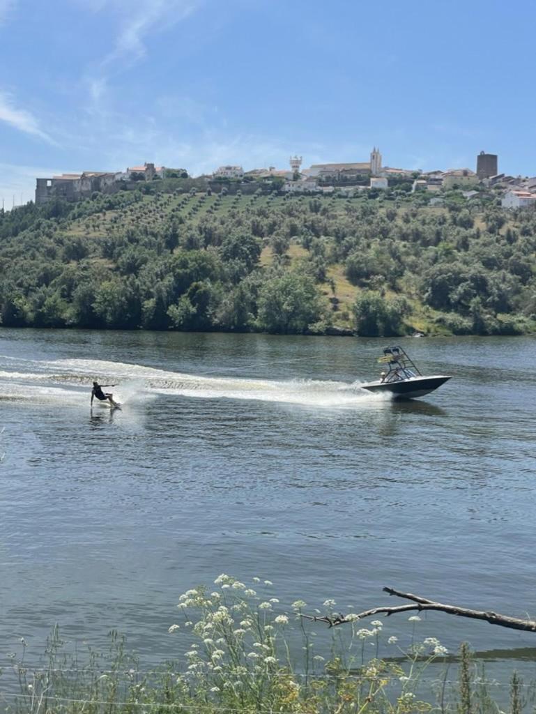 Montes De Charme Panzió Avis Kültér fotó