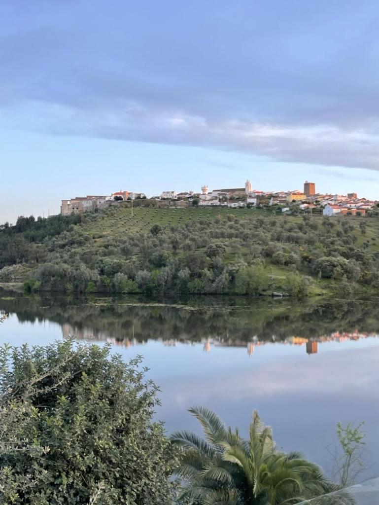 Montes De Charme Panzió Avis Kültér fotó